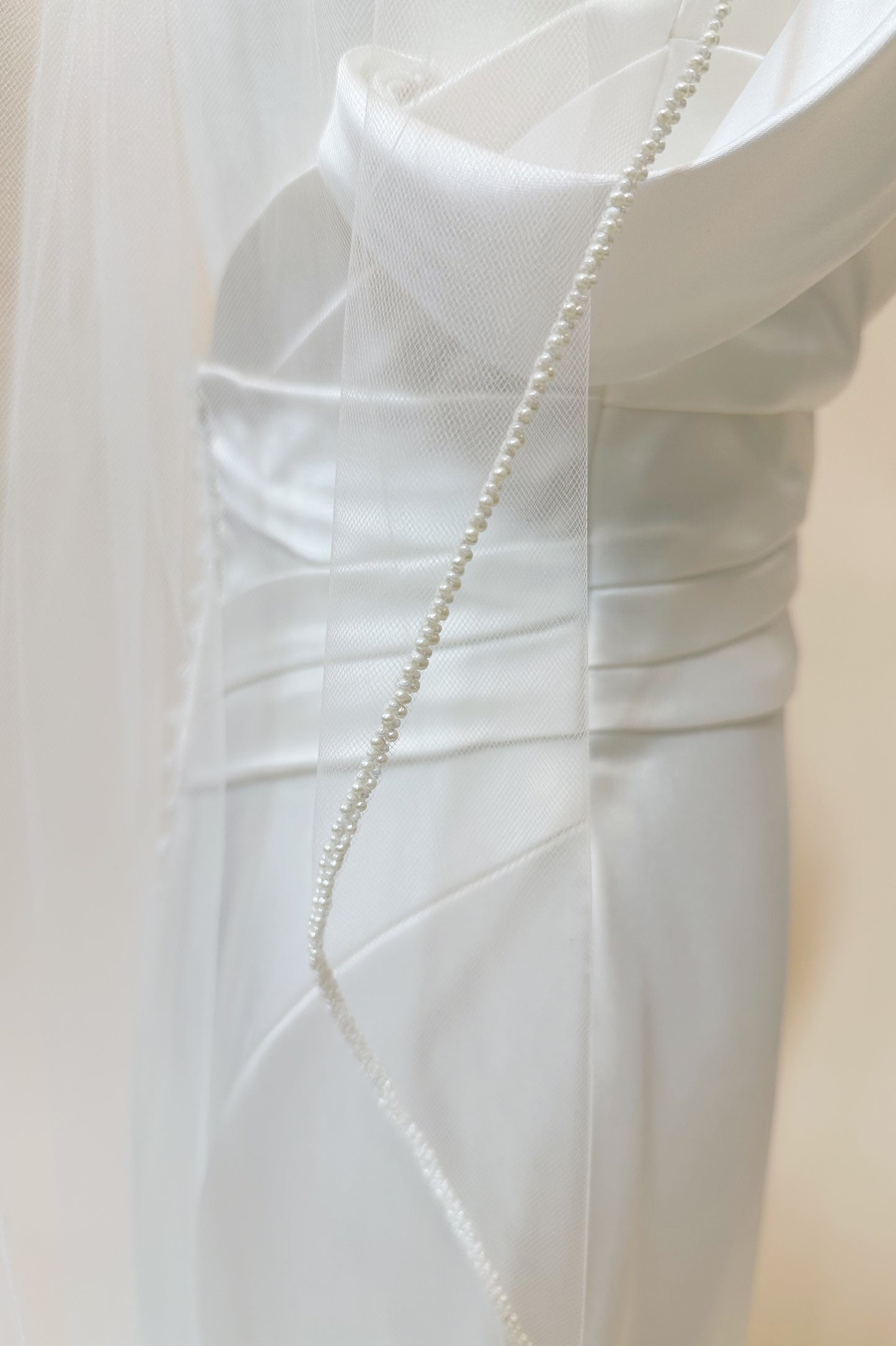 Dainty Pearl Veil