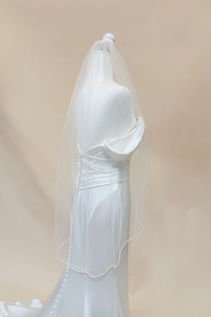 Dainty Pearl Veil